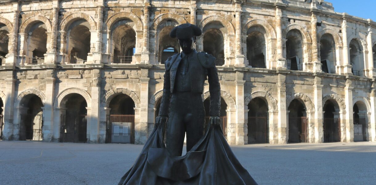 a statue of a man in front of an old building
